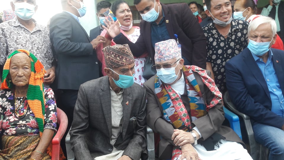 प्रधानमन्त्रीबाट हटेपछि पहिलो पटक पृथ्वीनगरको आफ्नो घरमा पुगे ओली